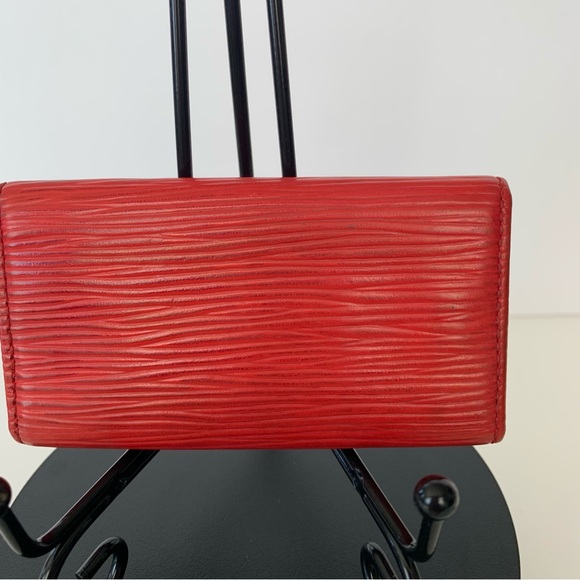 Louis Vuitton Epi Key Holder Red Authentic - Picture 4 of 17
